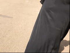 Huge Hijab Ass Shaking in Abaya